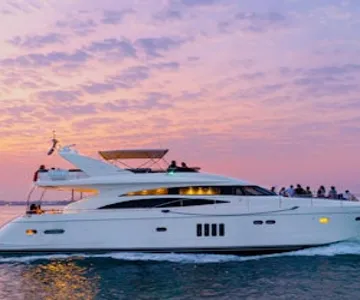 Dubai Harbour: 2-Hr Luxury Night Lights Yacht Tour